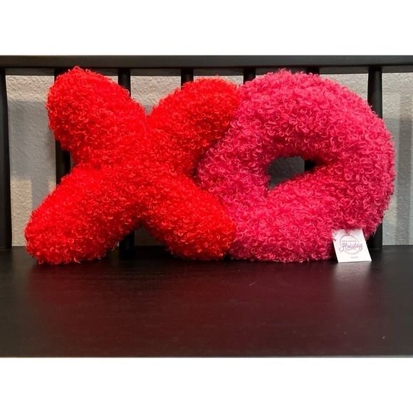 Oversized Valentine Plush Hugs & Kisses Decorative 2-Piece Pillow Set XO - Picture 2 of 3